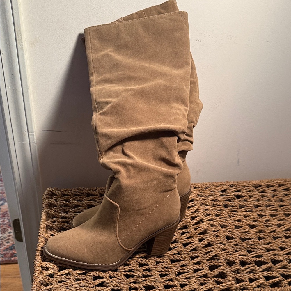 Universal Thread Women's Tan Heeled Boots